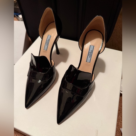 Prada Shoes - Prada Black Patent pumps